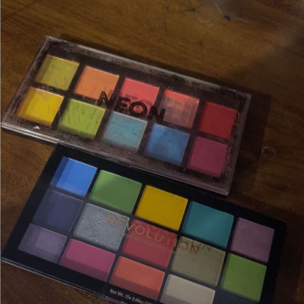 Revolution Vibrant Neon and Bold Eyeshadow Palette